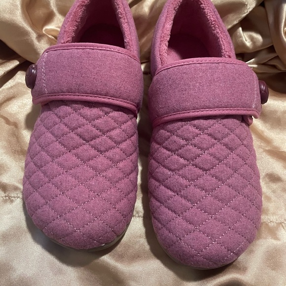 Vionic Women’s Jackie Slippers - Picture 2 of 5